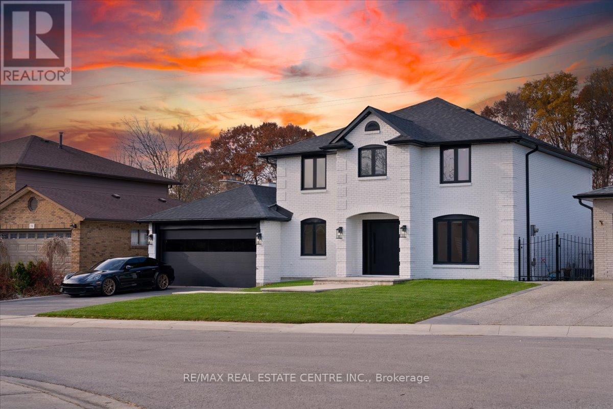 32 ELENA COURT, Hamilton, Ontario