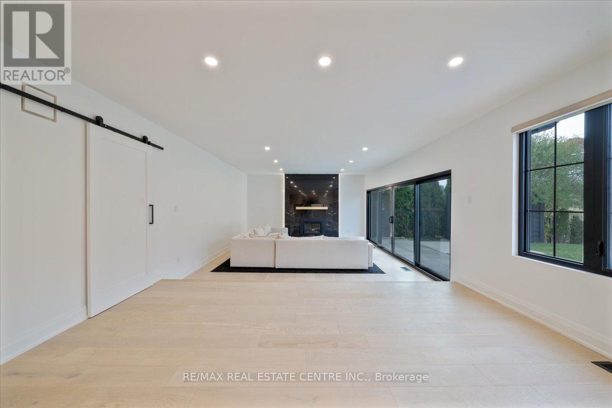 32 Elena Court, Hamilton, Ontario  L9C 7P7 - Photo 11 - X12558730