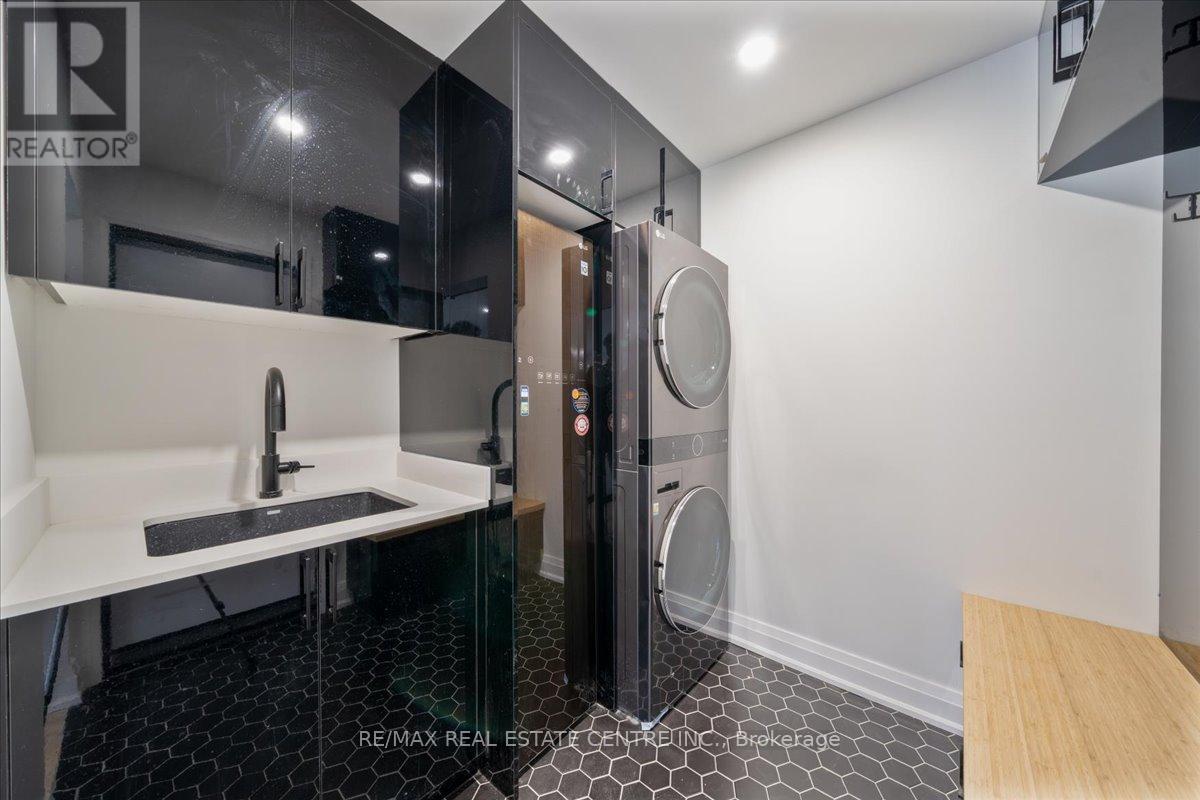 32 Elena Court, Hamilton, Ontario  L9C 7P7 - Photo 12 - X12558730