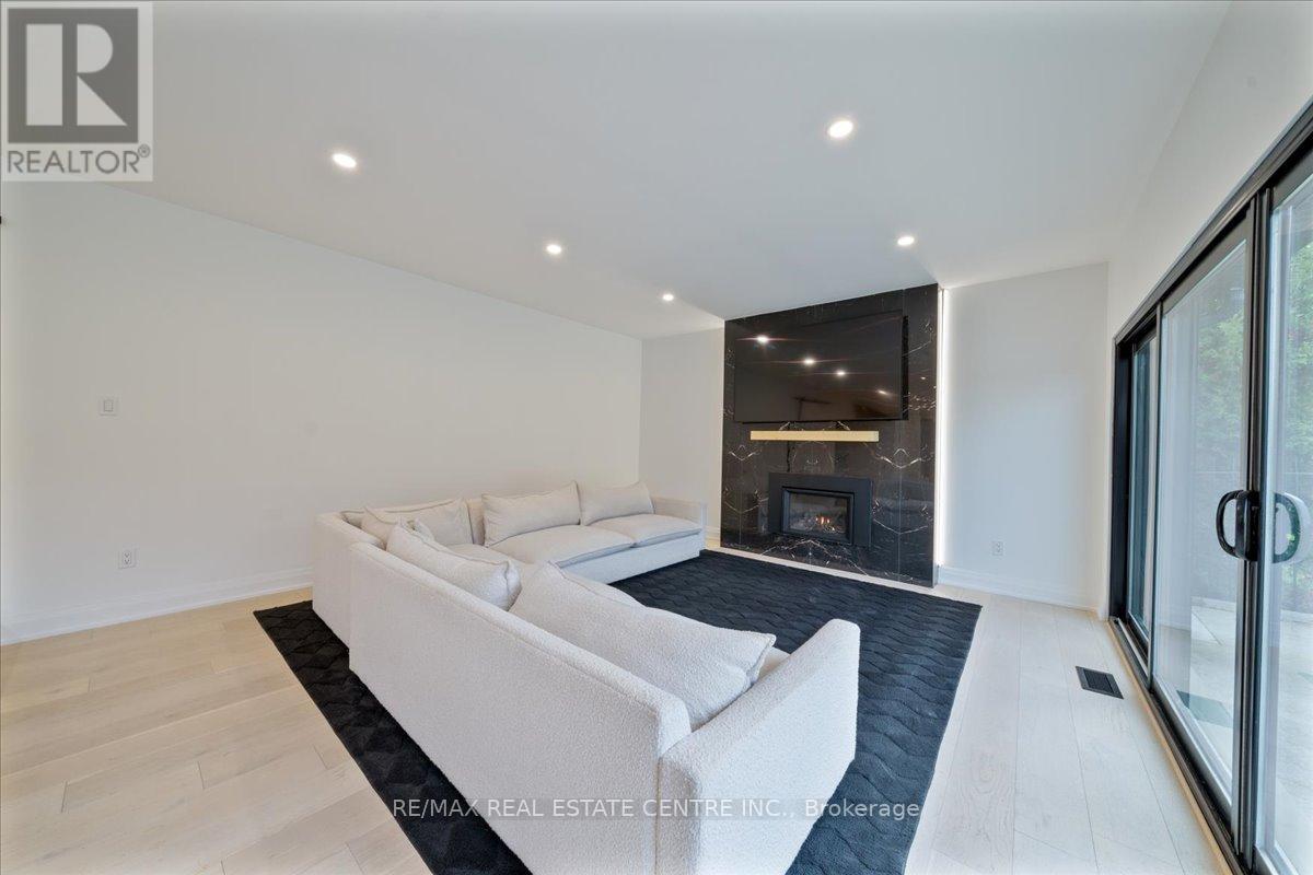 32 Elena Court, Hamilton, Ontario  L9C 7P7 - Photo 13 - X12558730