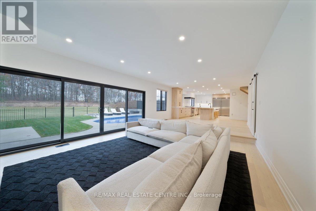 32 Elena Court, Hamilton, Ontario  L9C 7P7 - Photo 14 - X12558730