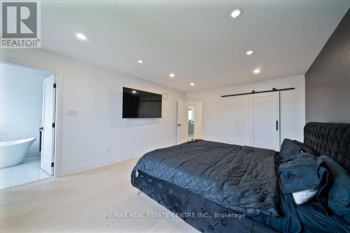 32 Elena Court, Hamilton, Ontario  L9C 7P7 - Photo 18 - X12558730