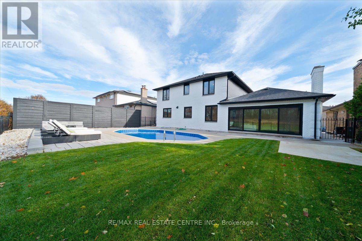 32 Elena Court, Hamilton, Ontario  L9C 7P7 - Photo 40 - X12558730