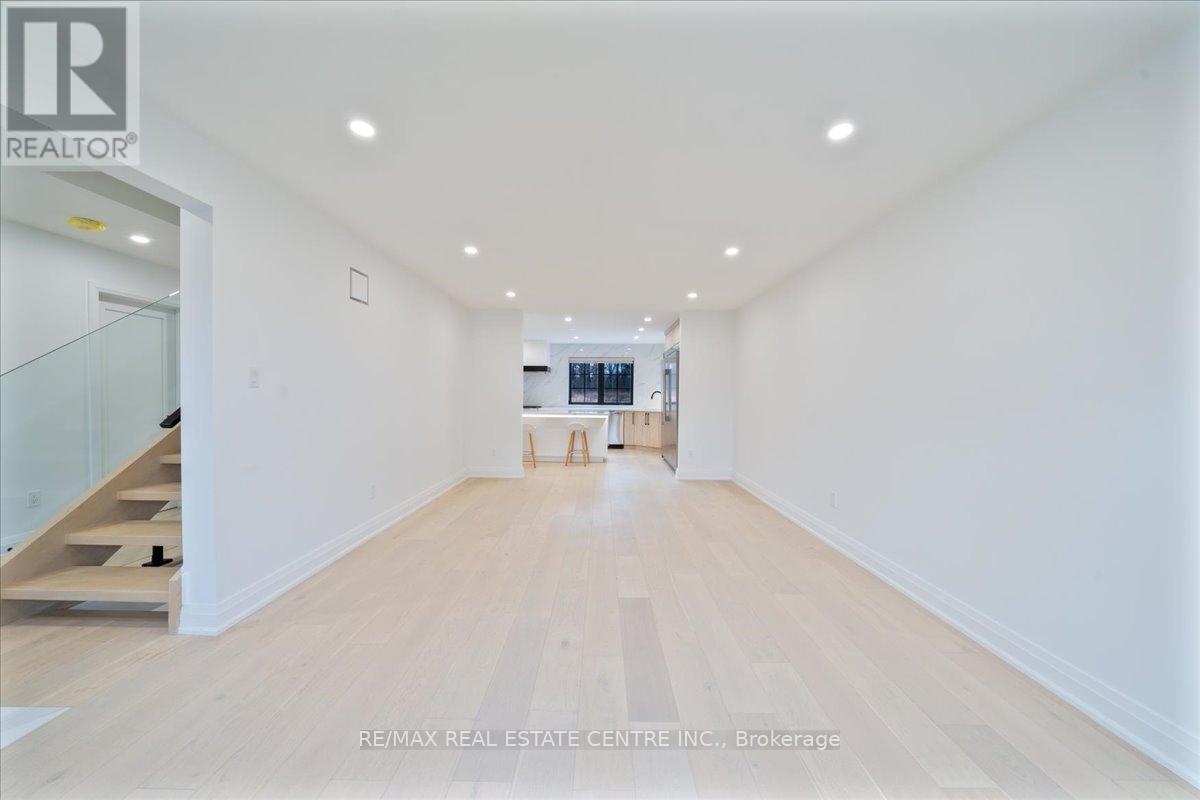 32 Elena Court, Hamilton, Ontario  L9C 7P7 - Photo 5 - X12558730