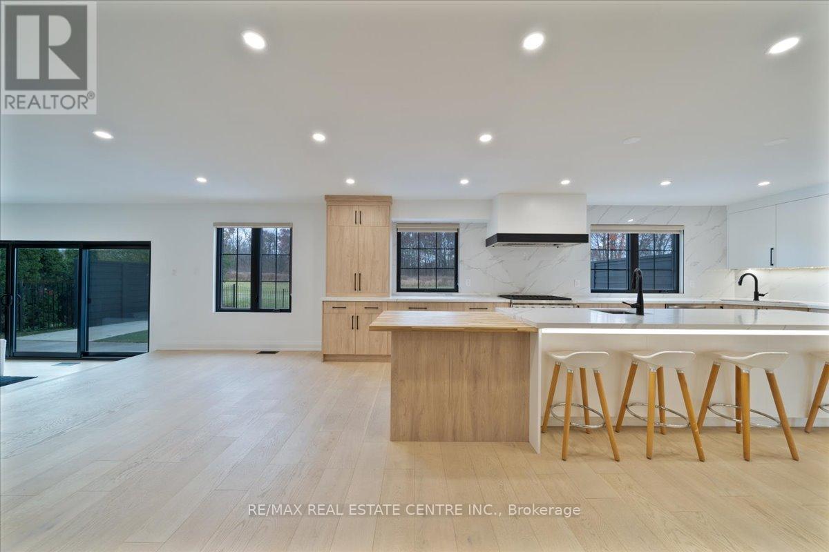 32 Elena Court, Hamilton, Ontario  L9C 7P7 - Photo 9 - X12558730