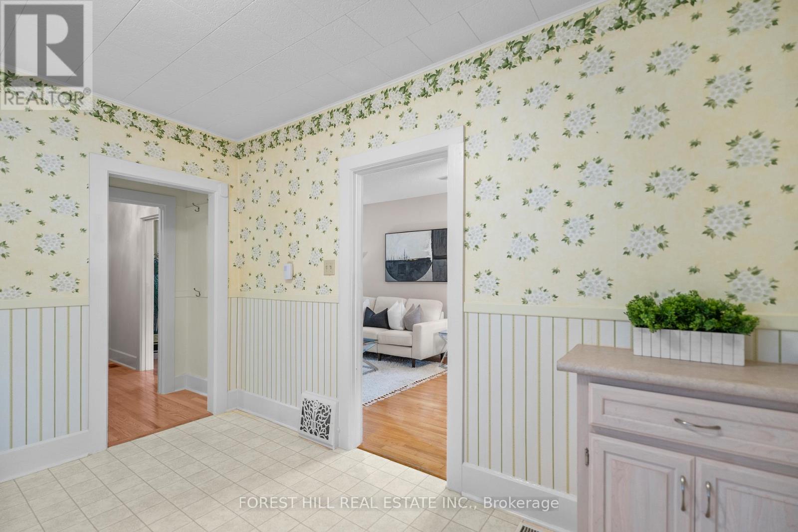 188 Wentworth Avenue, Kitchener, Ontario  N2M 3S4 - Photo 12 - X12558764