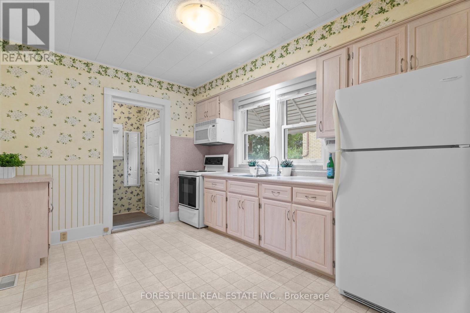 188 Wentworth Avenue, Kitchener, Ontario  N2M 3S4 - Photo 13 - X12558764