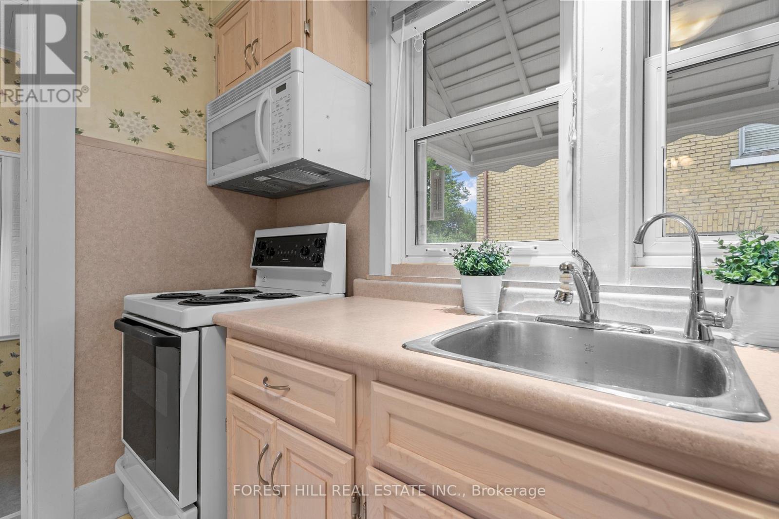 188 Wentworth Avenue, Kitchener, Ontario  N2M 3S4 - Photo 15 - X12558764