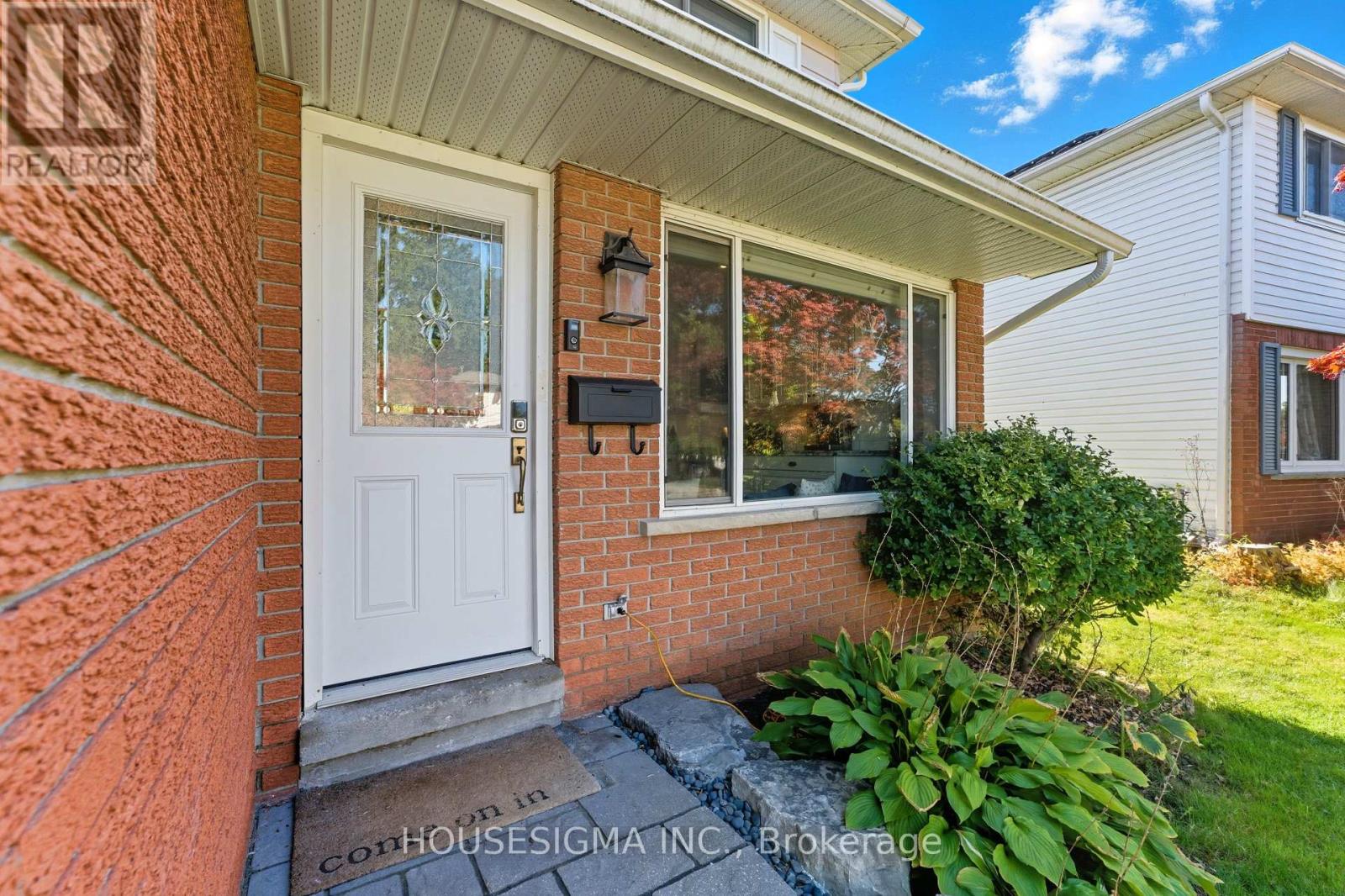 132 Forest Glen Crescent, Kitchener, Ontario  N2N 1C8 - Photo 4 - X12558770