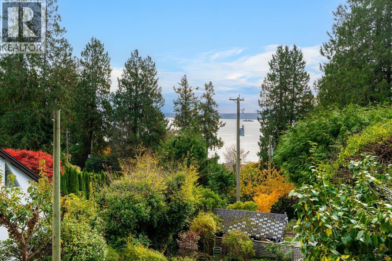 3245 Travers Avenue, West Vancouver, British Columbia  V7V 1G5 - Photo 4 - R3066649