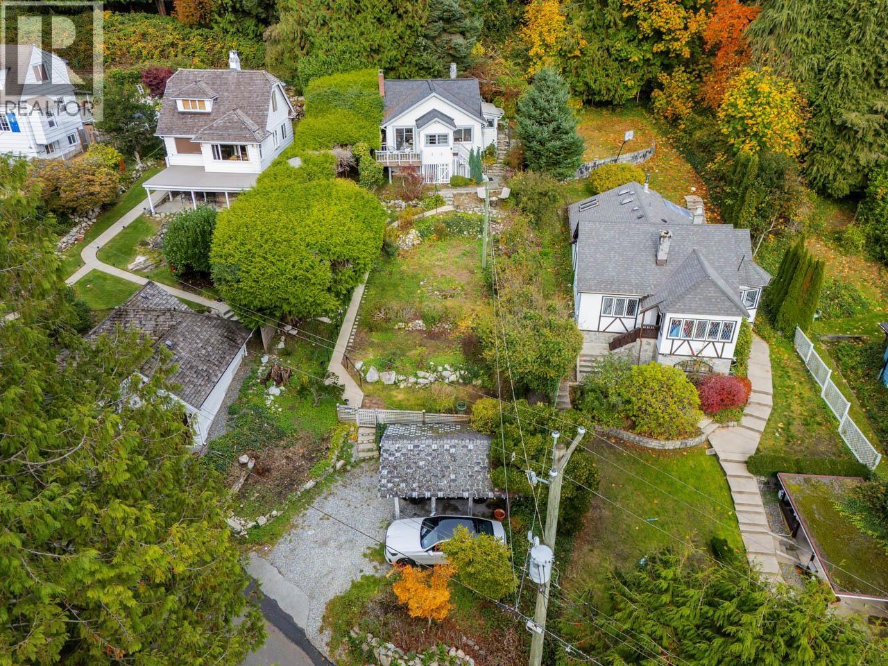 3245 Travers Avenue, West Vancouver, British Columbia  V7V 1G5 - Photo 2 - R3066649