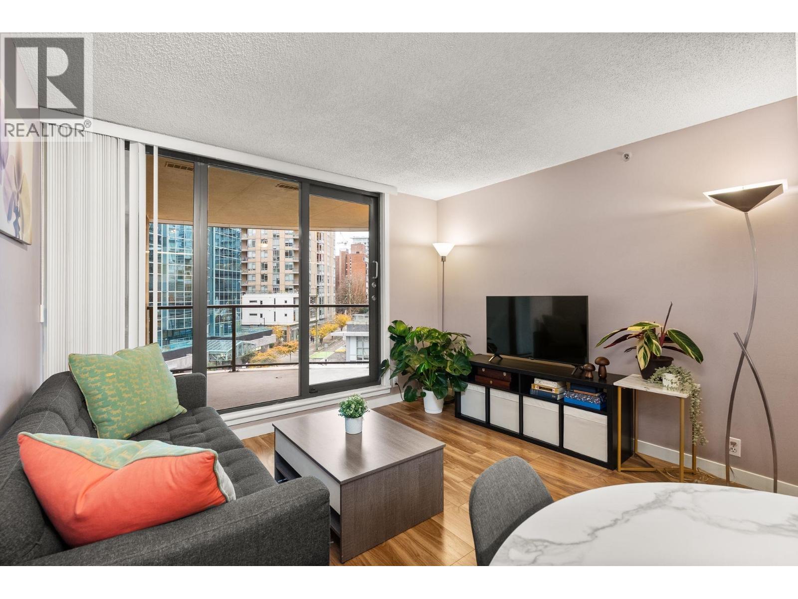 504 789 DRAKE STREET, Vancouver, British Columbia