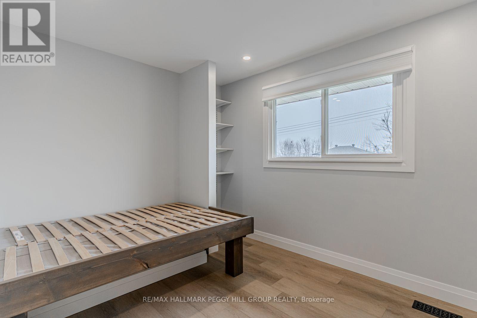 Upper - 20 Ottaway Avenue, Barrie, Ontario  L4M 2W7 - Photo 14 - S12468570