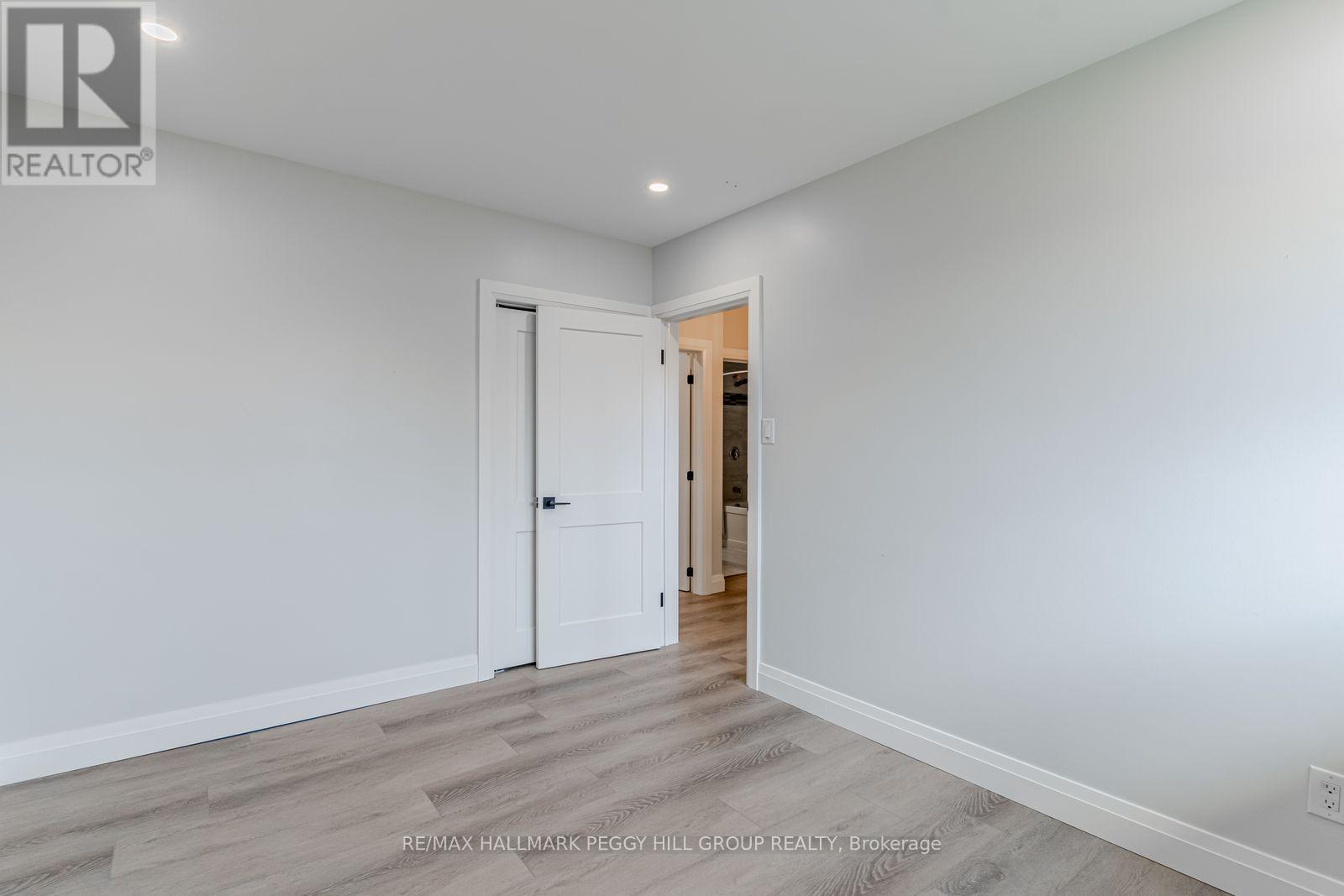 Upper - 20 Ottaway Avenue, Barrie, Ontario  L4M 2W7 - Photo 16 - S12468570