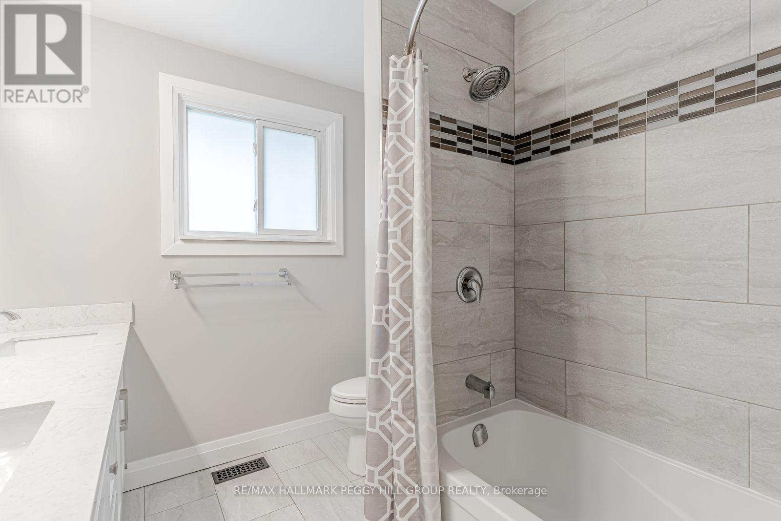 Upper - 20 Ottaway Avenue, Barrie, Ontario  L4M 2W7 - Photo 17 - S12468570