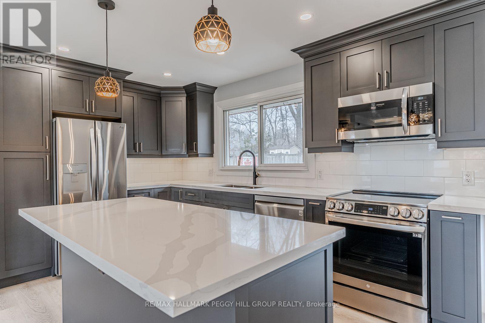 Upper - 20 Ottaway Avenue, Barrie, Ontario  L4M 2W7 - Photo 8 - S12468570