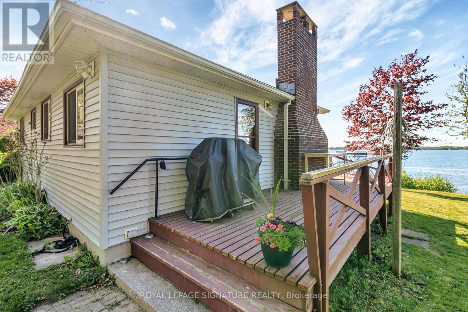 318 Island Road, Prince Edward County, Ontario  K0K 2T0 - Photo 15 - X12449378