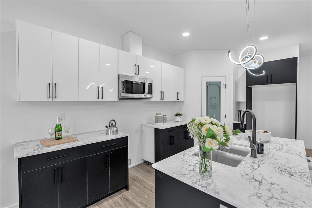 337 Numeracy Lane, Winnipeg, Manitoba  R2P 3A6 - Photo 2 - 202528692