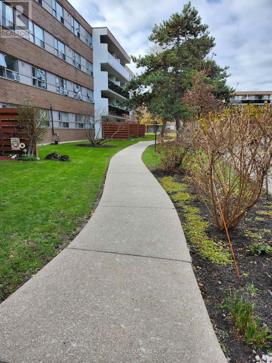 202 - 30 Sunrise Avenue, Toronto, Ontario  M4A 2R3 - Photo 2 - C12559002