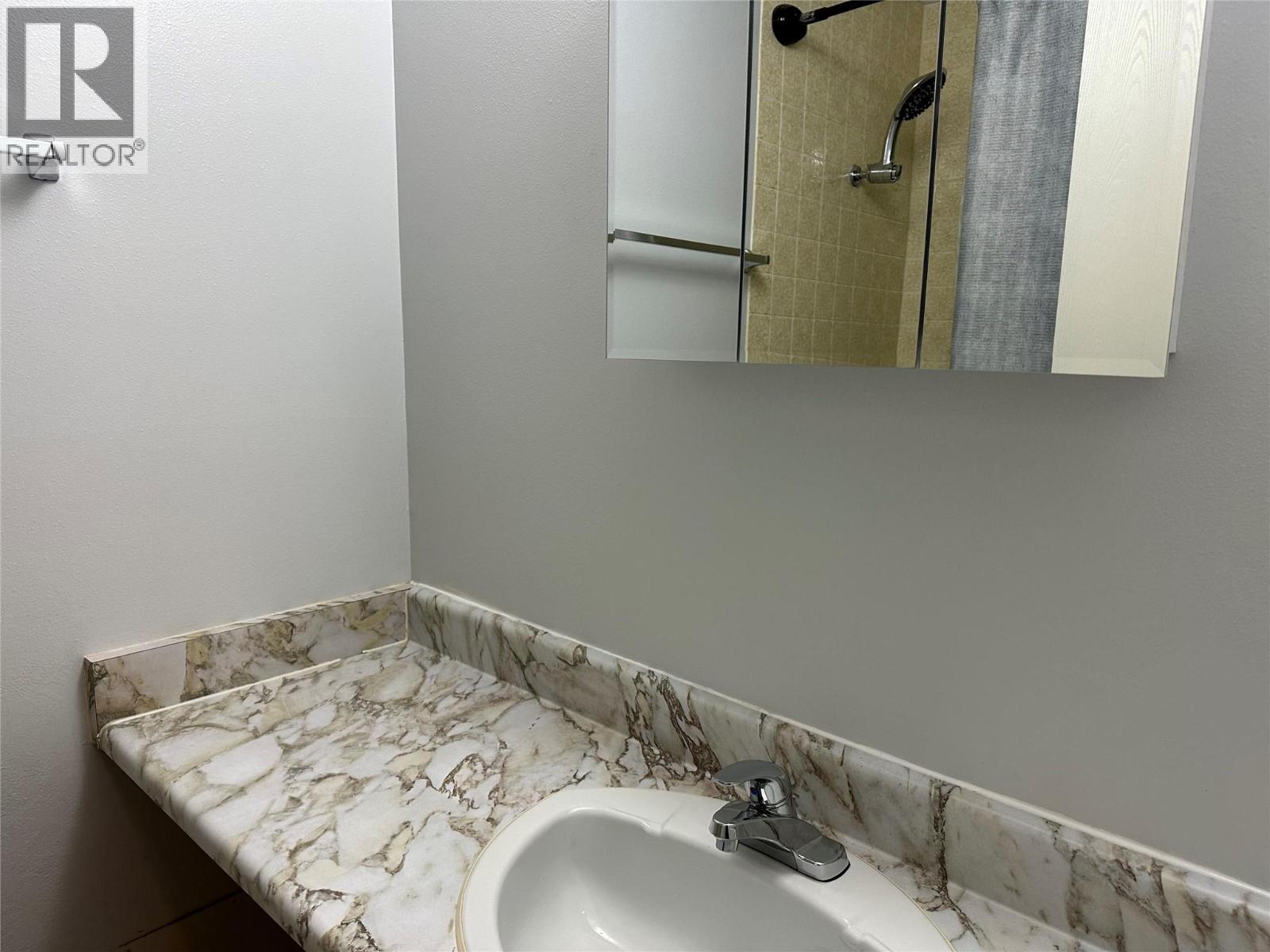 1804 Alpine Drive Unit# 303, Elkford, British Columbia  V0B 1H0 - Photo 10 - 10369526