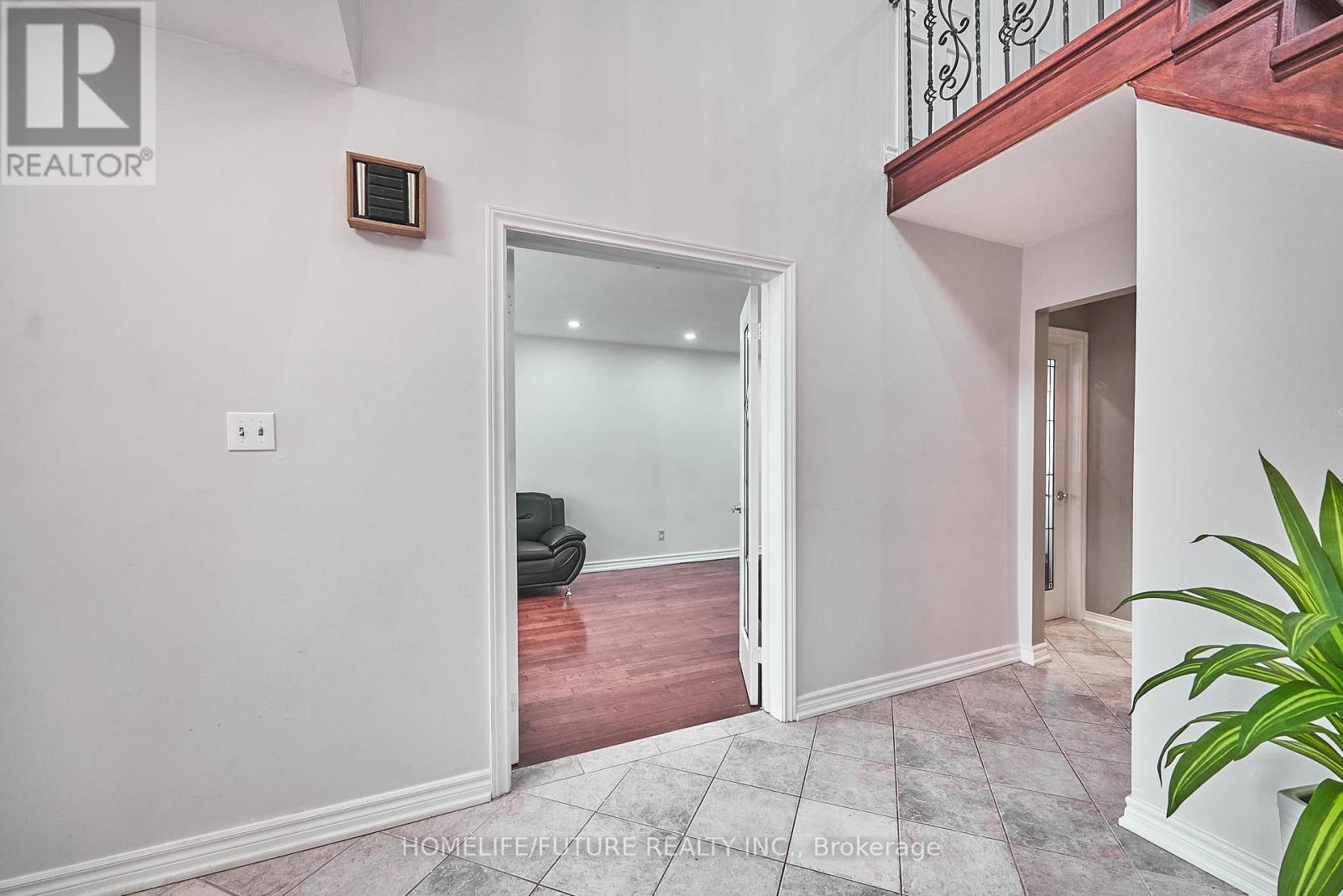 86 Robinson Crescent, Whitby, Ontario  L1N 6W5 - Photo 10 - E12558926