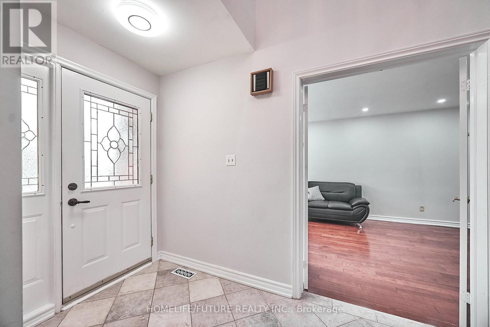 86 Robinson Crescent, Whitby, Ontario  L1N 6W5 - Photo 11 - E12558926