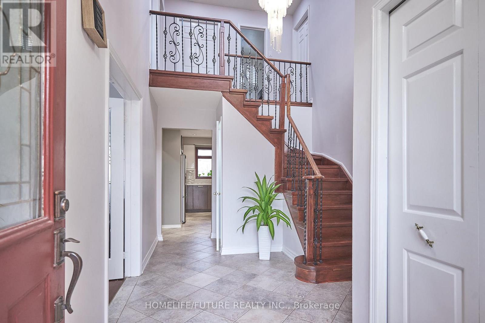 86 Robinson Crescent, Whitby, Ontario  L1N 6W5 - Photo 4 - E12558926