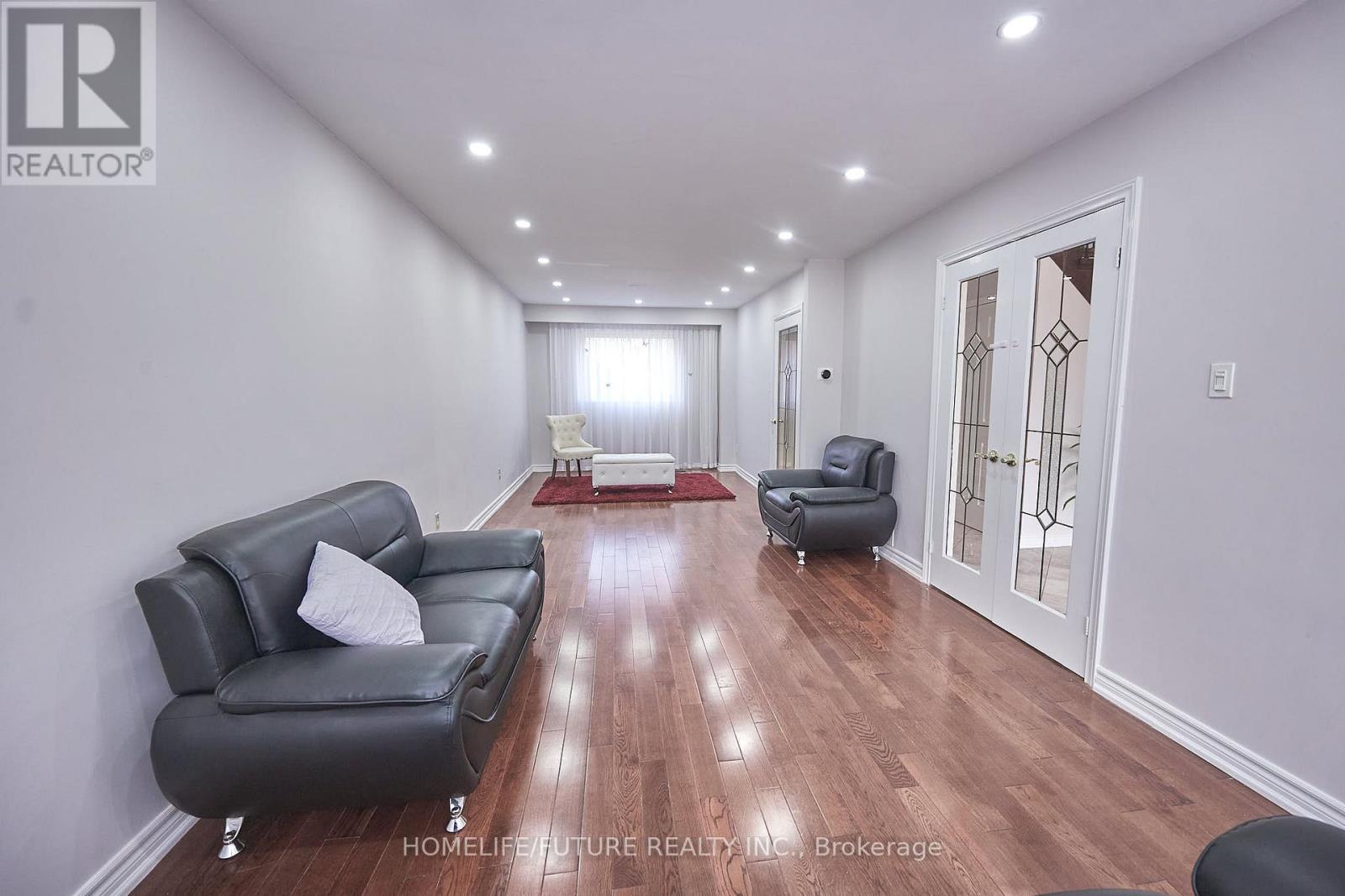 86 Robinson Crescent, Whitby, Ontario  L1N 6W5 - Photo 5 - E12558926