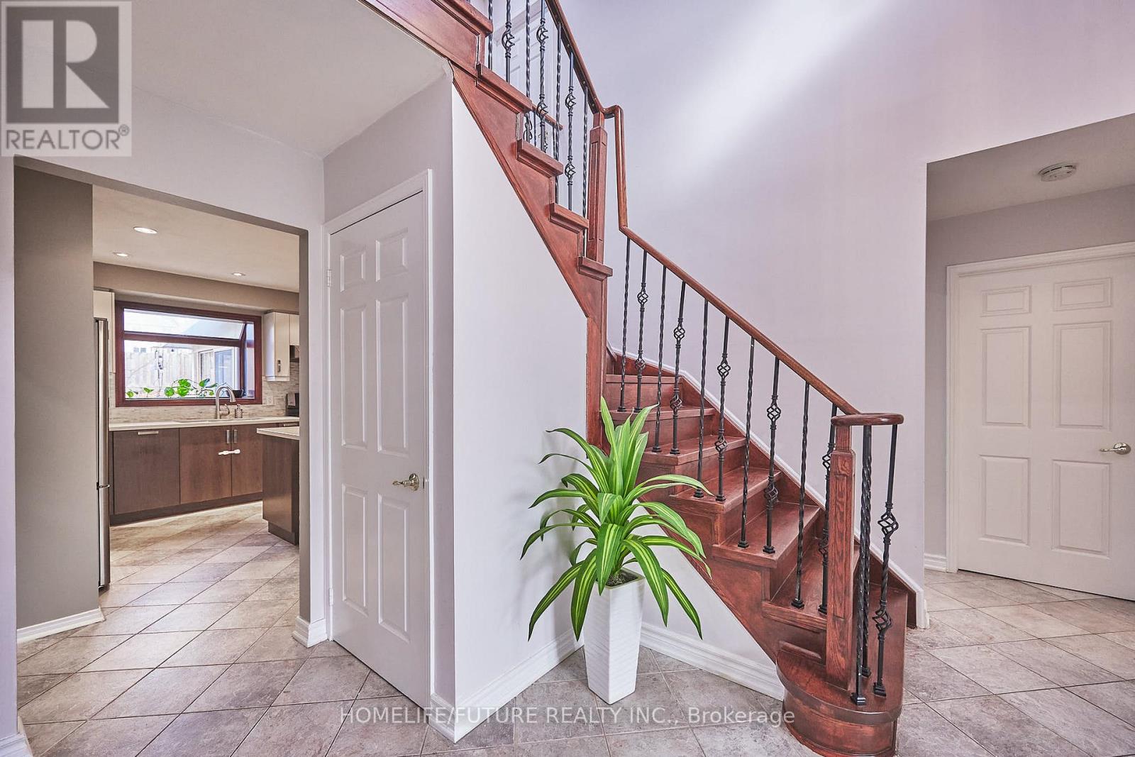 86 Robinson Crescent, Whitby, Ontario  L1N 6W5 - Photo 8 - E12558926