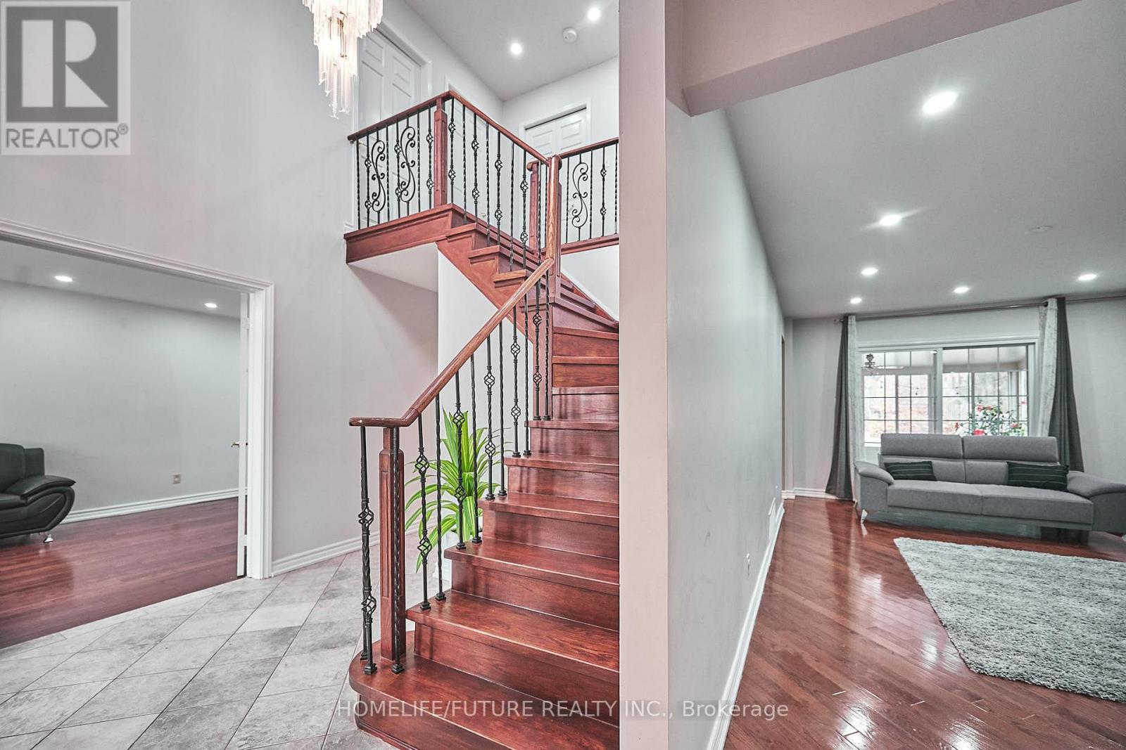 86 Robinson Crescent, Whitby, Ontario  L1N 6W5 - Photo 9 - E12558926