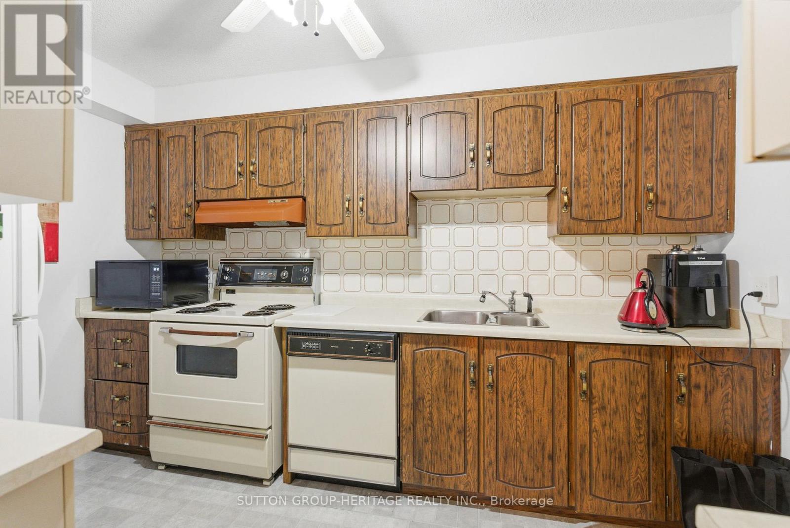 220 - 50 Richmond Street E, Oshawa, Ontario  L1G 7C7 - Photo 10 - E12558960