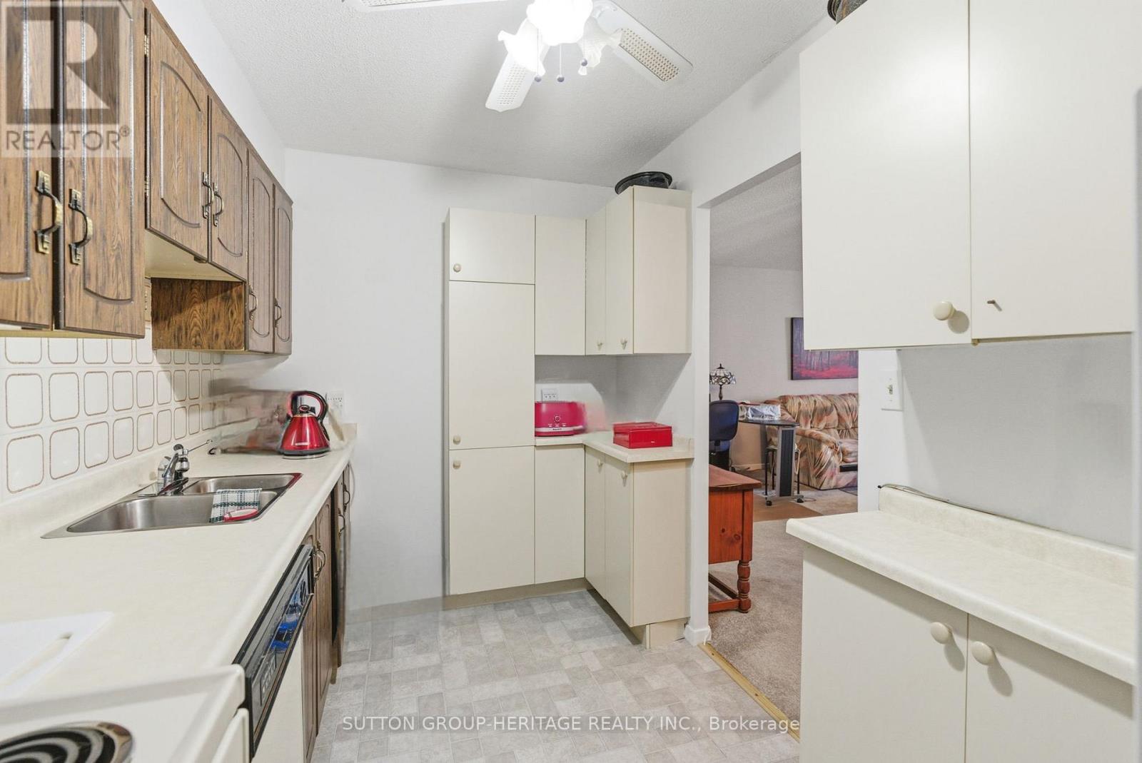 220 - 50 Richmond Street E, Oshawa, Ontario  L1G 7C7 - Photo 11 - E12558960