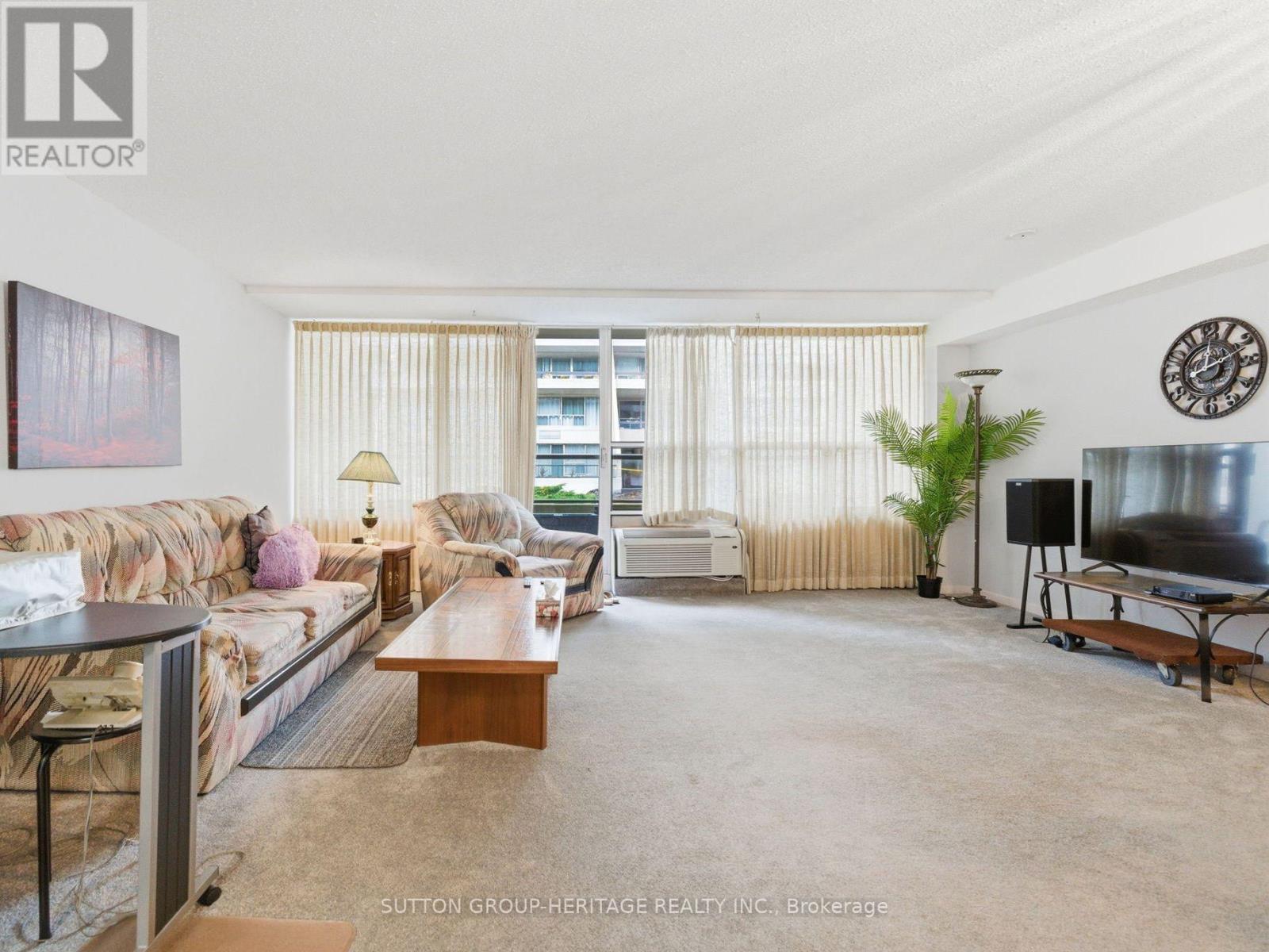 220 - 50 Richmond Street E, Oshawa, Ontario  L1G 7C7 - Photo 4 - E12558960