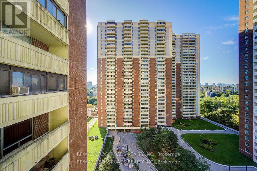 1202 - 5 MASSEY SQUARE, Toronto, Ontario