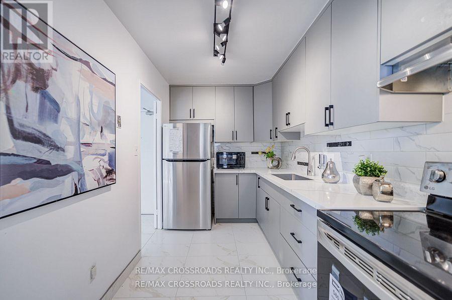 1202 - 5 Massey Square, Toronto, Ontario  M4C 5L6 - Photo 7 - E12558964