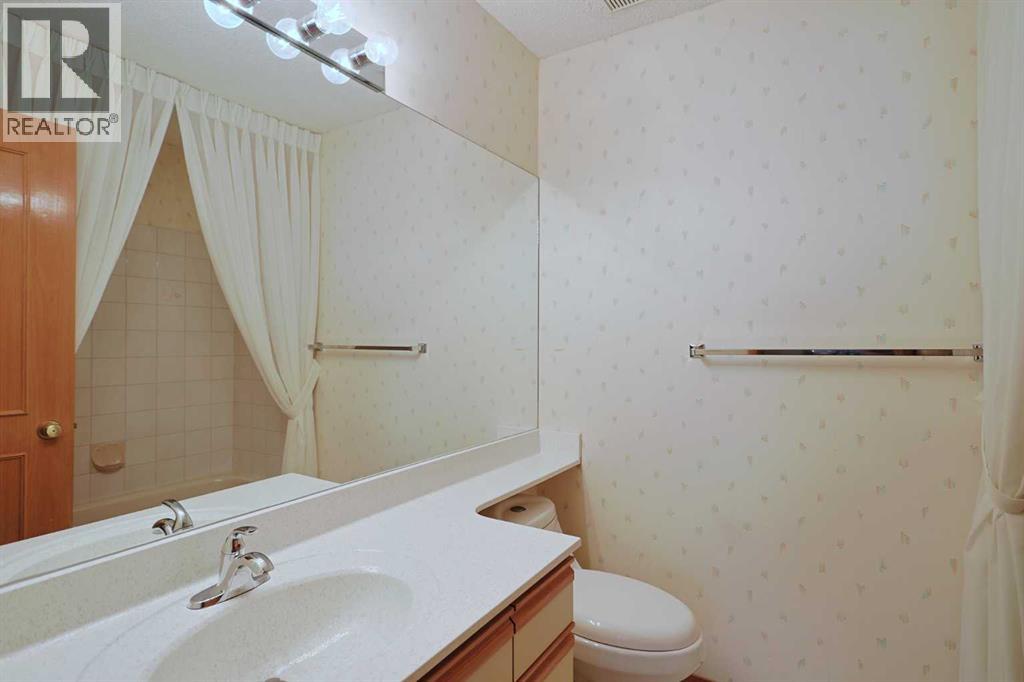 15 Hampshire Close Nw, Calgary, Alberta  T3A 4X9 - Photo 21 - A2252395