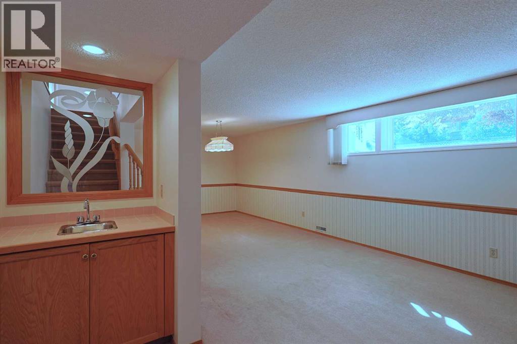 15 Hampshire Close Nw, Calgary, Alberta  T3A 4X9 - Photo 26 - A2252395