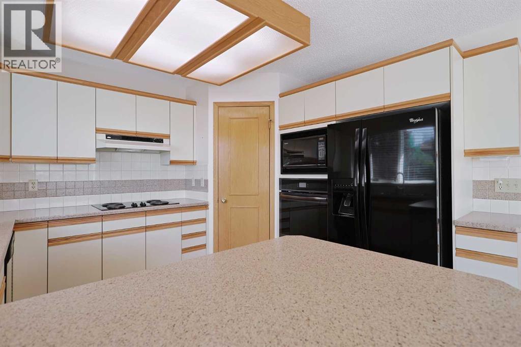 15 Hampshire Close Nw, Calgary, Alberta  T3A 4X9 - Photo 8 - A2252395