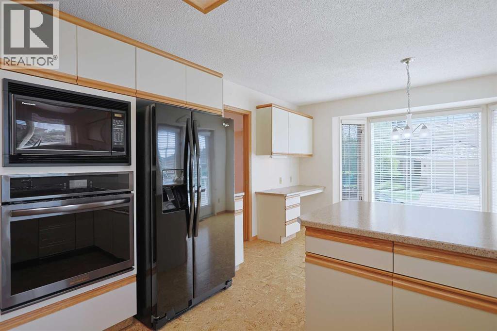 15 Hampshire Close Nw, Calgary, Alberta  T3A 4X9 - Photo 10 - A2252395