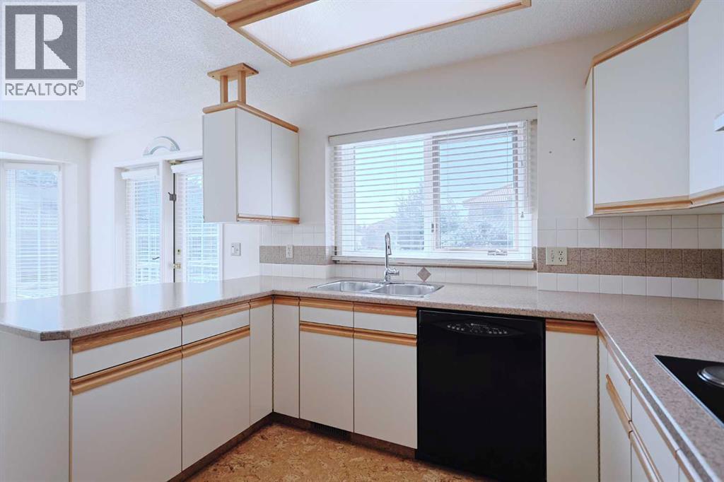 15 Hampshire Close Nw, Calgary, Alberta  T3A 4X9 - Photo 7 - A2252395