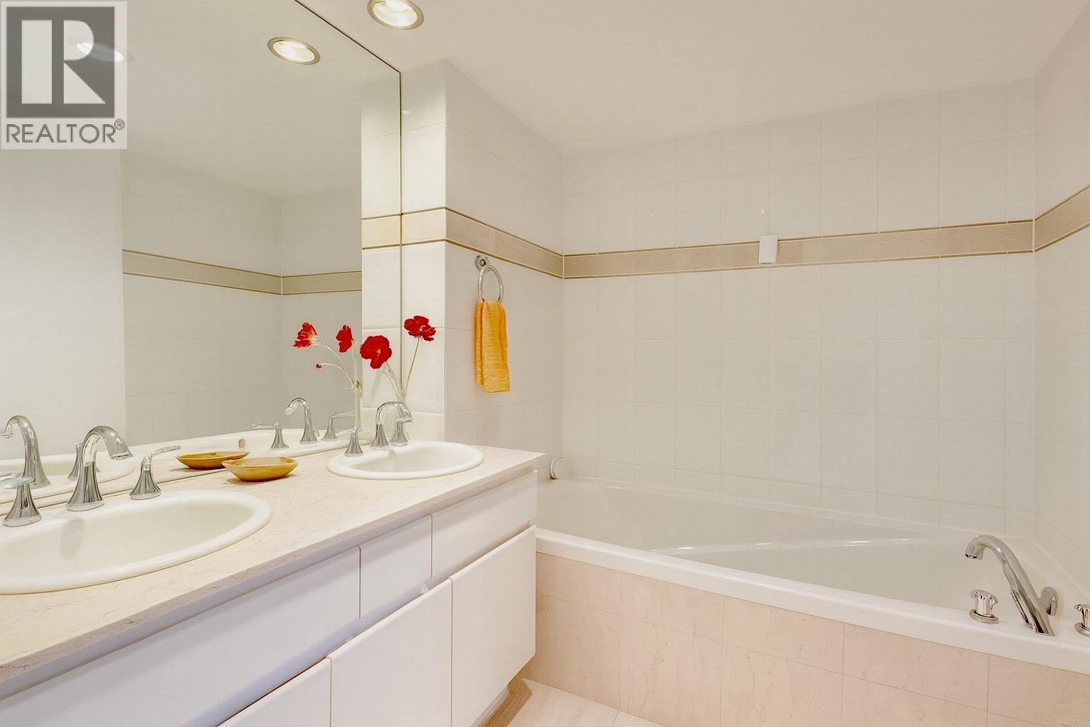 4d 338 Taylor Way, West Vancouver, British Columbia  V7T 2Y1 - Photo 12 - R3068610