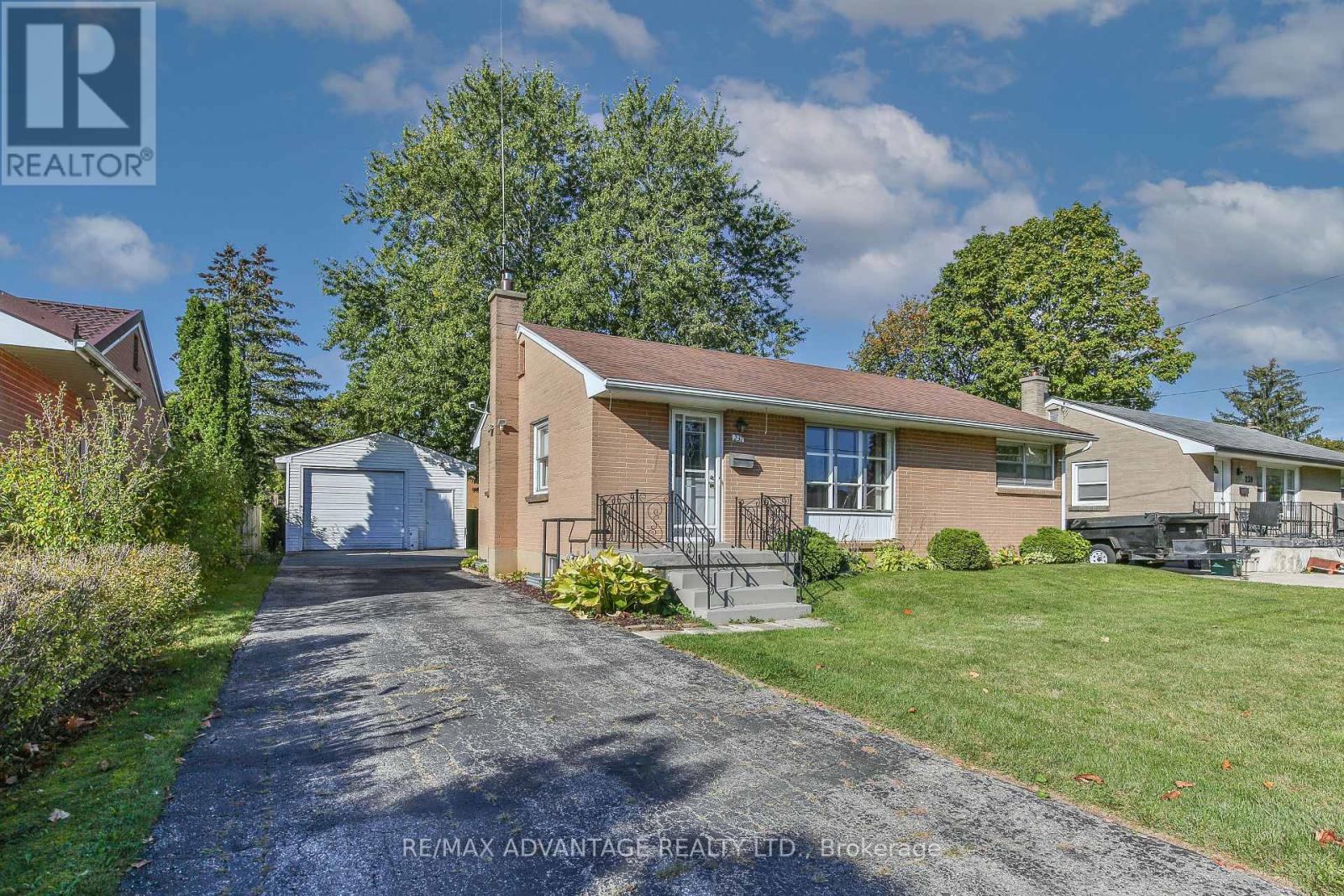 237 Rainbow Avenue, London East, Ontario  N5W 4V9 - Photo 1 - X12559084