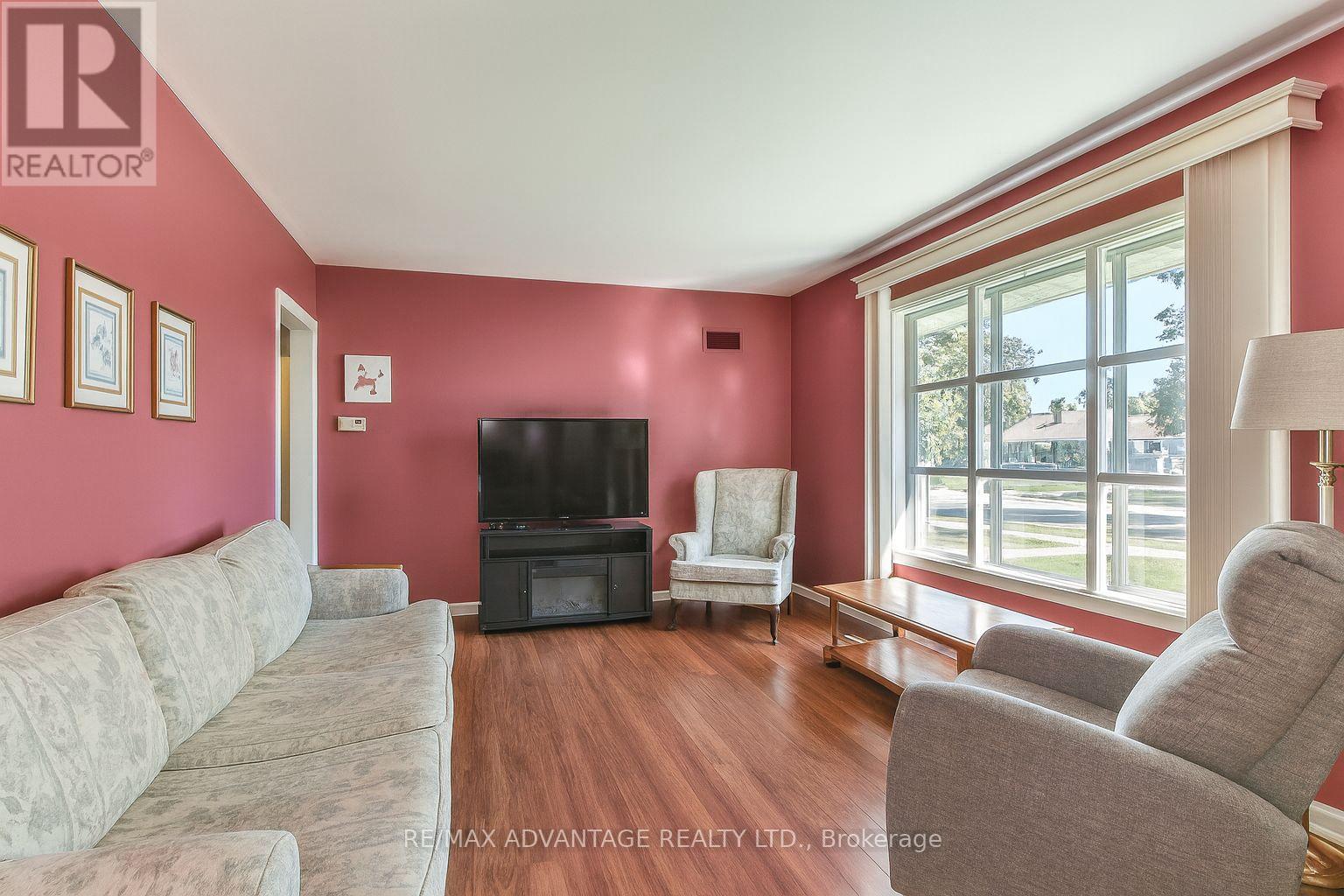 237 Rainbow Avenue, London East, Ontario  N5W 4V9 - Photo 5 - X12559084