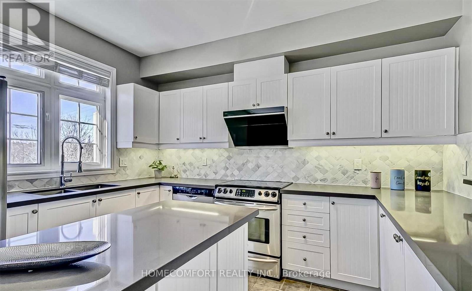 38 Burgon Place, Aurora, Ontario  L4G 7Y2 - Photo 9 - N12558900