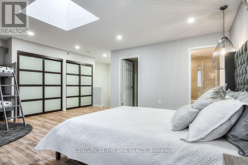 721 - 75 Weldrick Road E, Richmond Hill, Ontario  L4C 0H9 - Photo 13 - N12558942