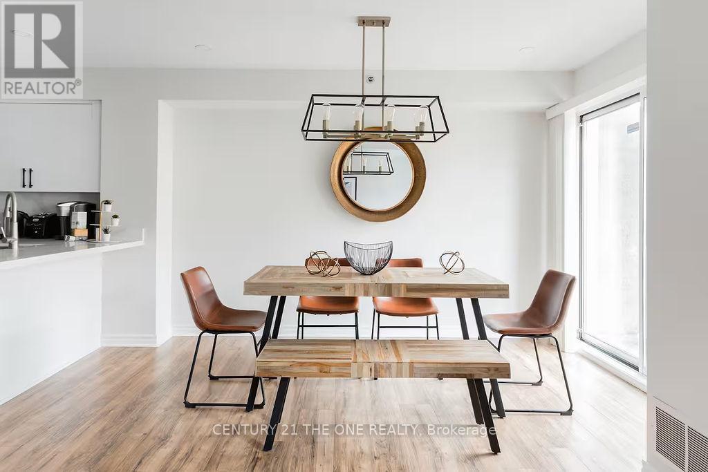 721 - 75 Weldrick Road E, Richmond Hill, Ontario  L4C 0H9 - Photo 4 - N12558942