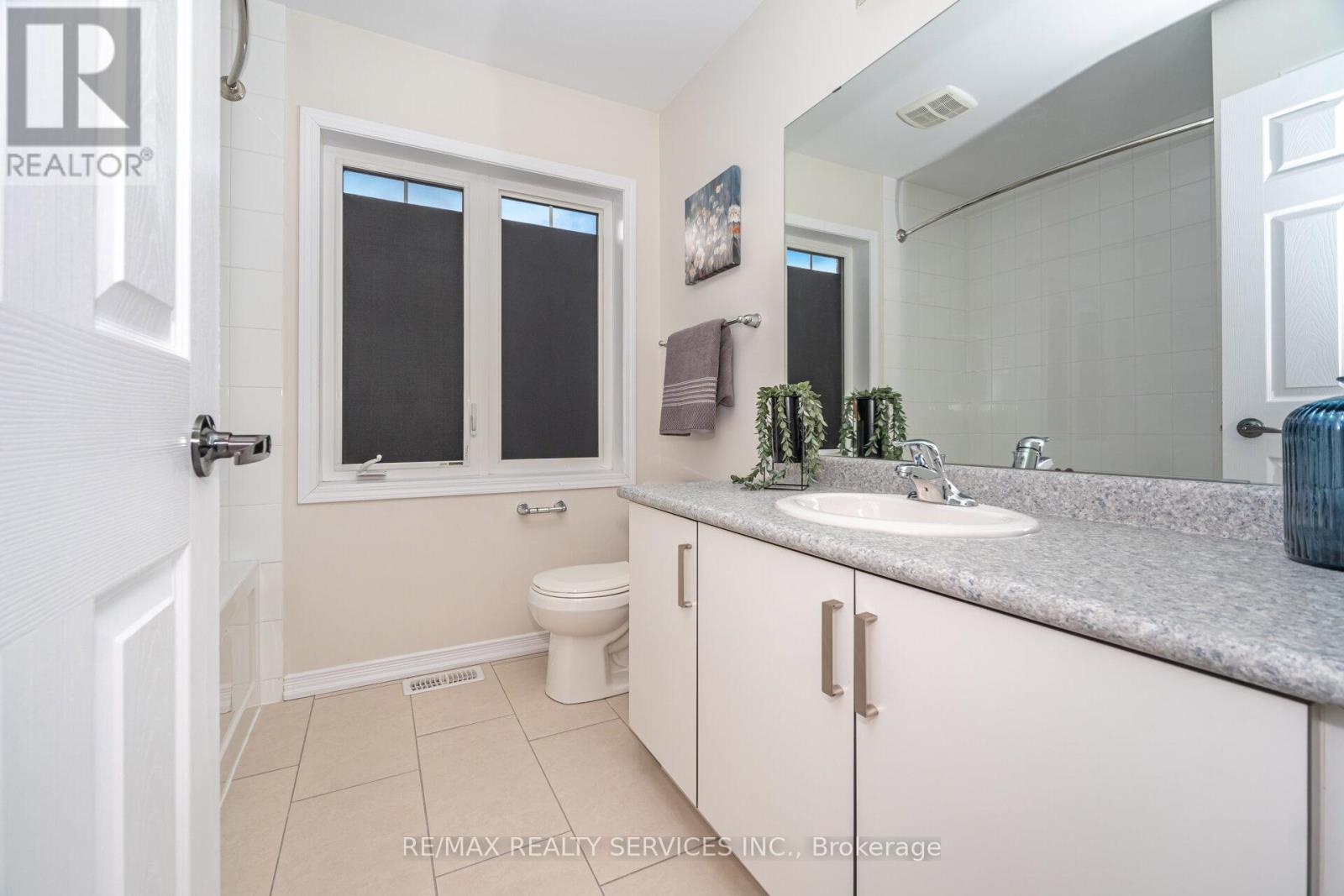 144 Baffin Crescent, Brampton, Ontario  L7A 0C7 - Photo 47 - W12557456