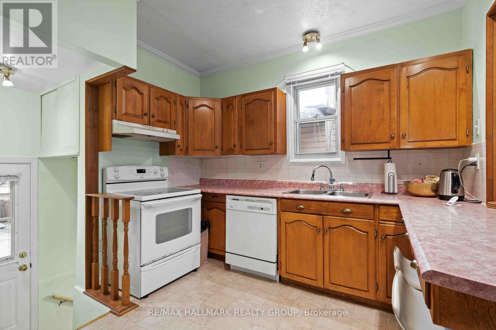 318 Shakespeare Street, Ottawa, Ontario  K1L 5M2 - Photo 12 - X12559020