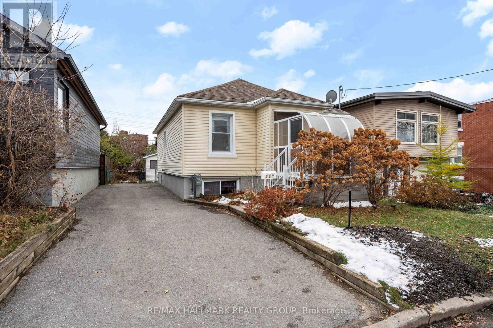 318 Shakespeare Street, Ottawa, Ontario  K1L 5M2 - Photo 2 - X12559020
