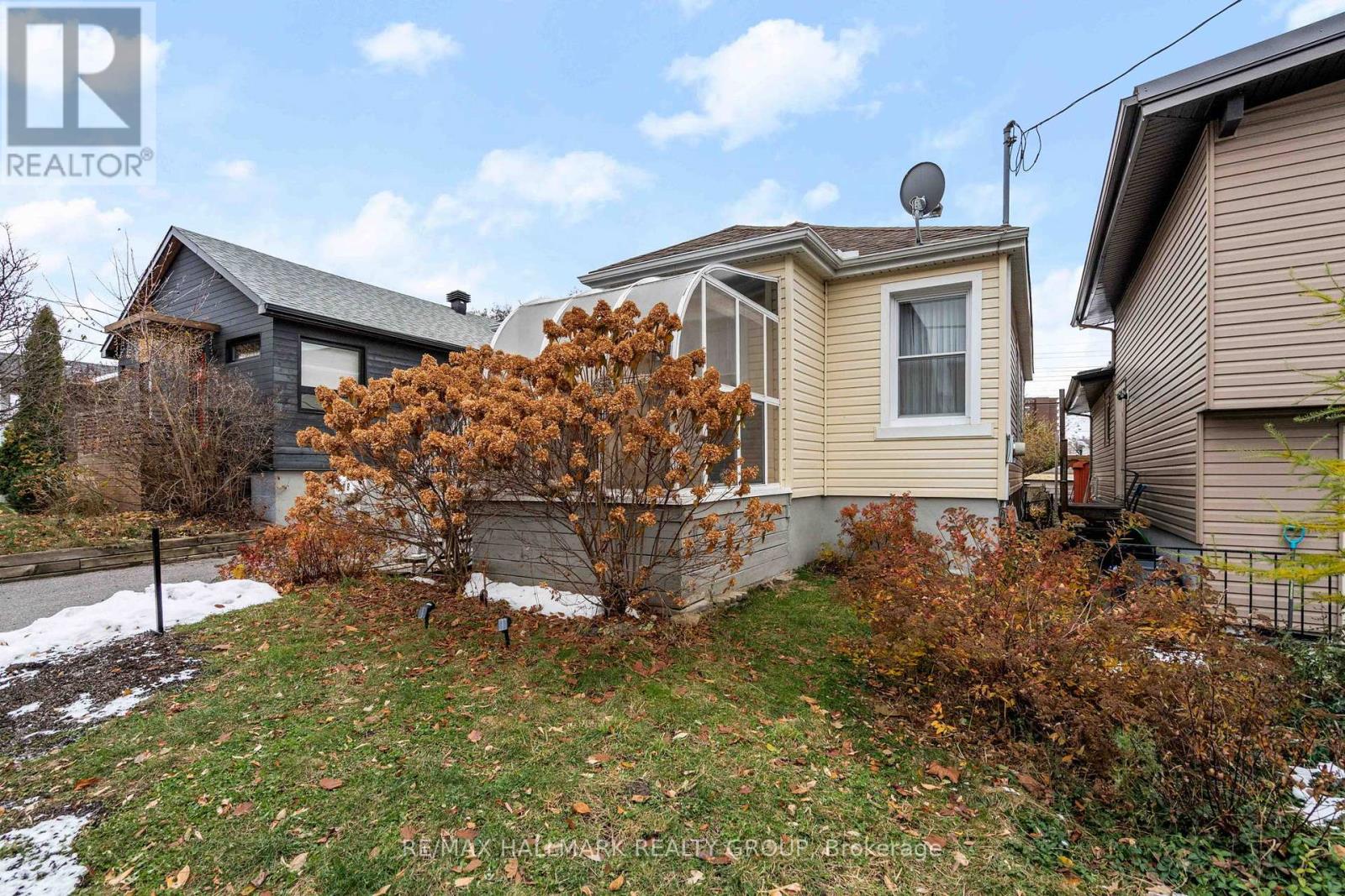 318 Shakespeare Street, Ottawa, Ontario  K1L 5M2 - Photo 3 - X12559020